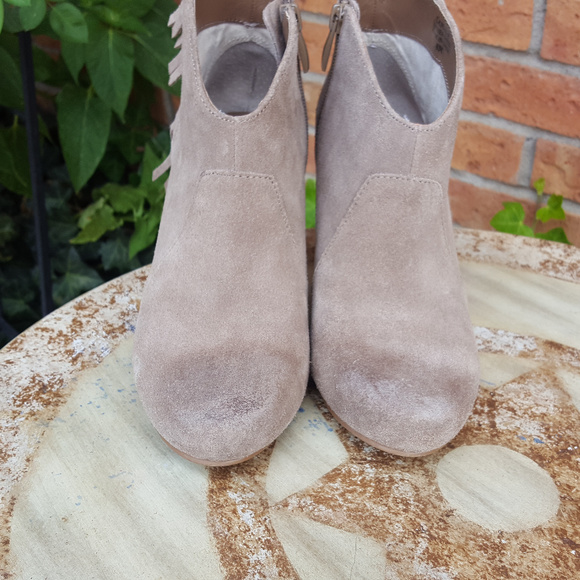 Tahari Camila distressed toe, fringe booties - Picture 5 of 7